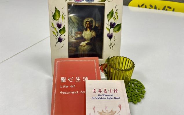 Booklets for seventh graders and new students, with Sophie’s wisdom and a presentation of Sacred Heart education and its five goals