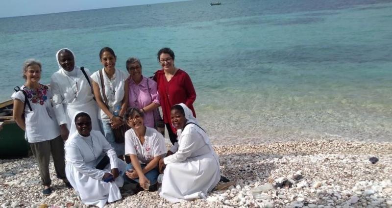At the seaside on the trip to Récif, with the Salesian and Carmelite Sisters, before the mass