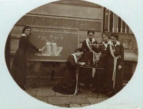Physics class in Lviv in 1912