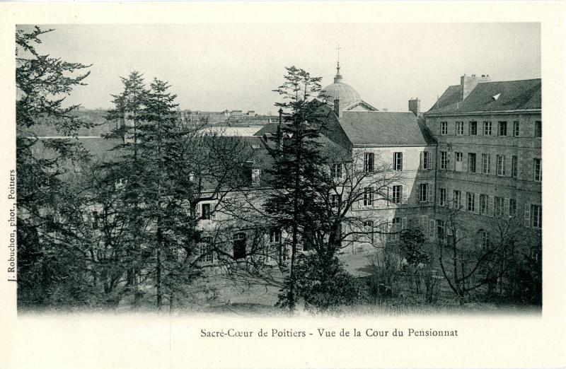Poitiers - vue de la cour du pensionnat