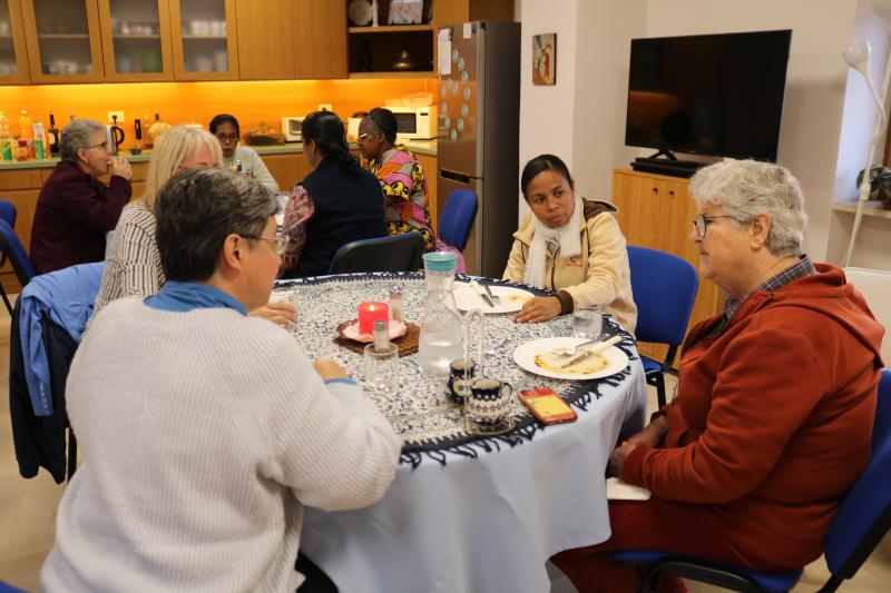 La comunidad de la Probación celebra el Día de la Fundación de la Sociedad en la Casa Madre