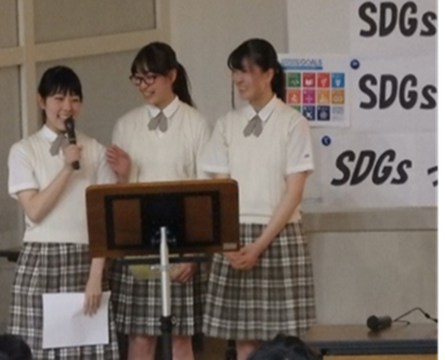 Some 12th graders giving a workshop on SDGs to Sapporo citizens, pre-Covid-19