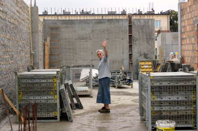 Jolanta Glapka at the construction site of the Passion for Life Centre