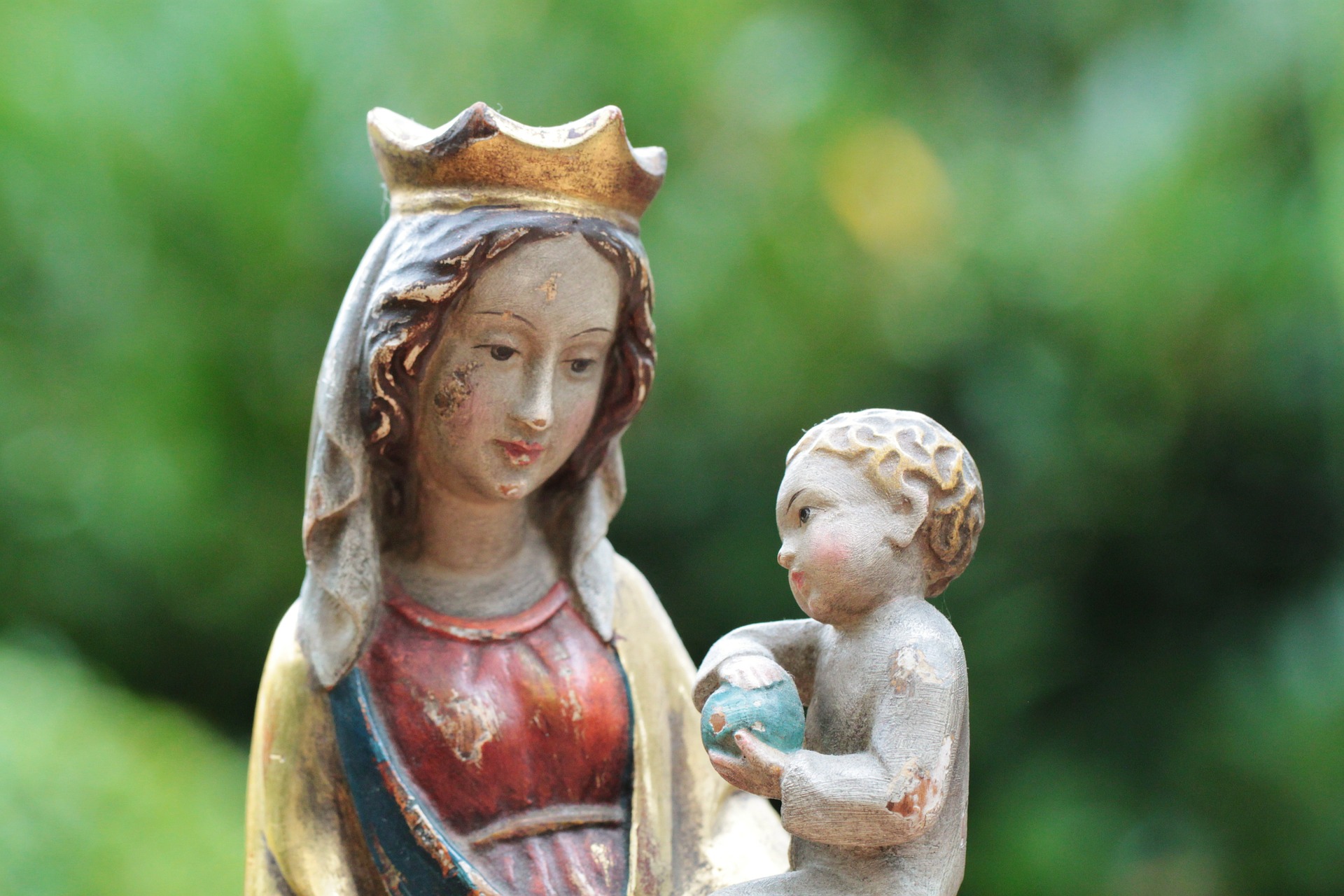 Statue of Mary and Jesus