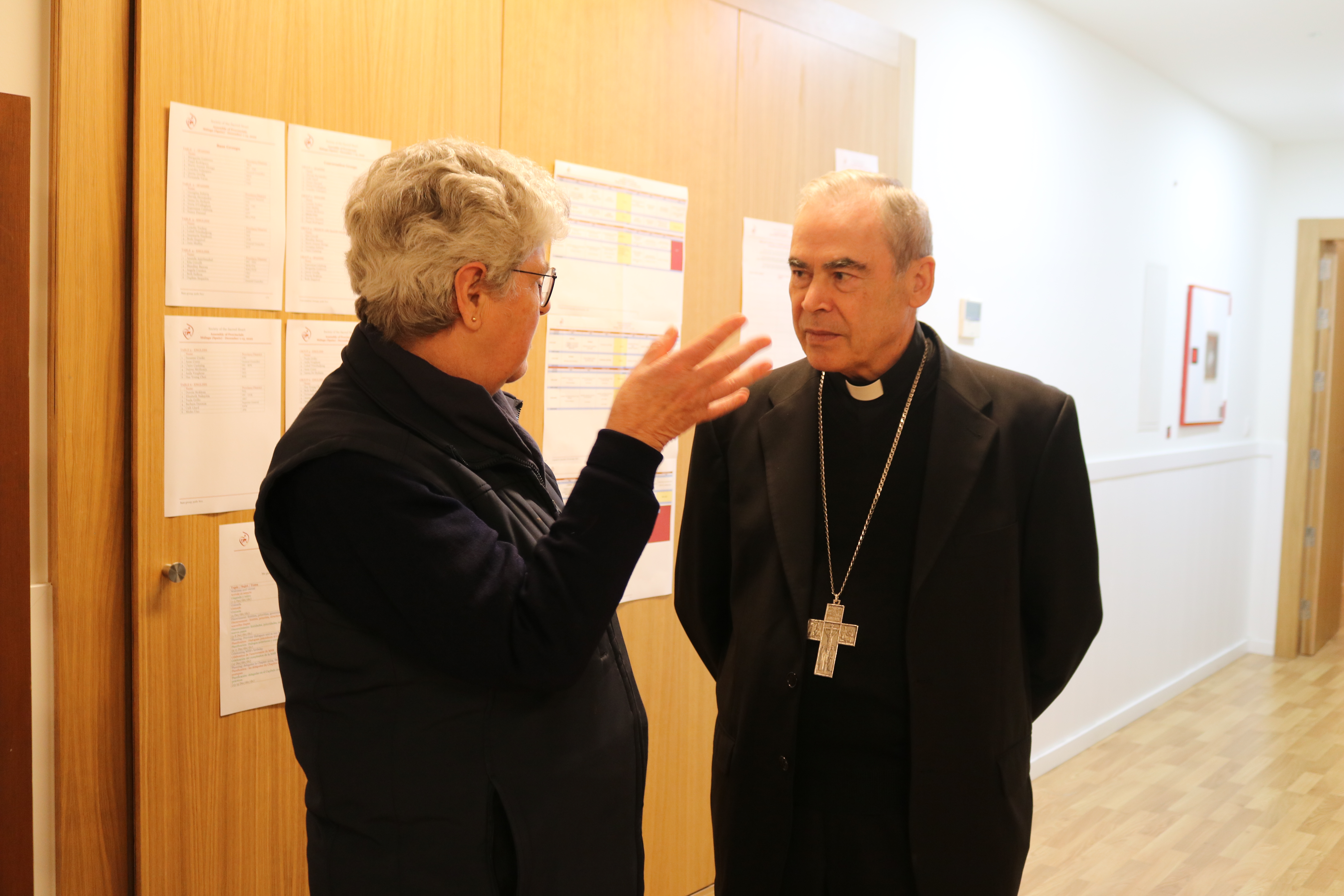 Barbara Dawson talking to the Bishop of Malaga